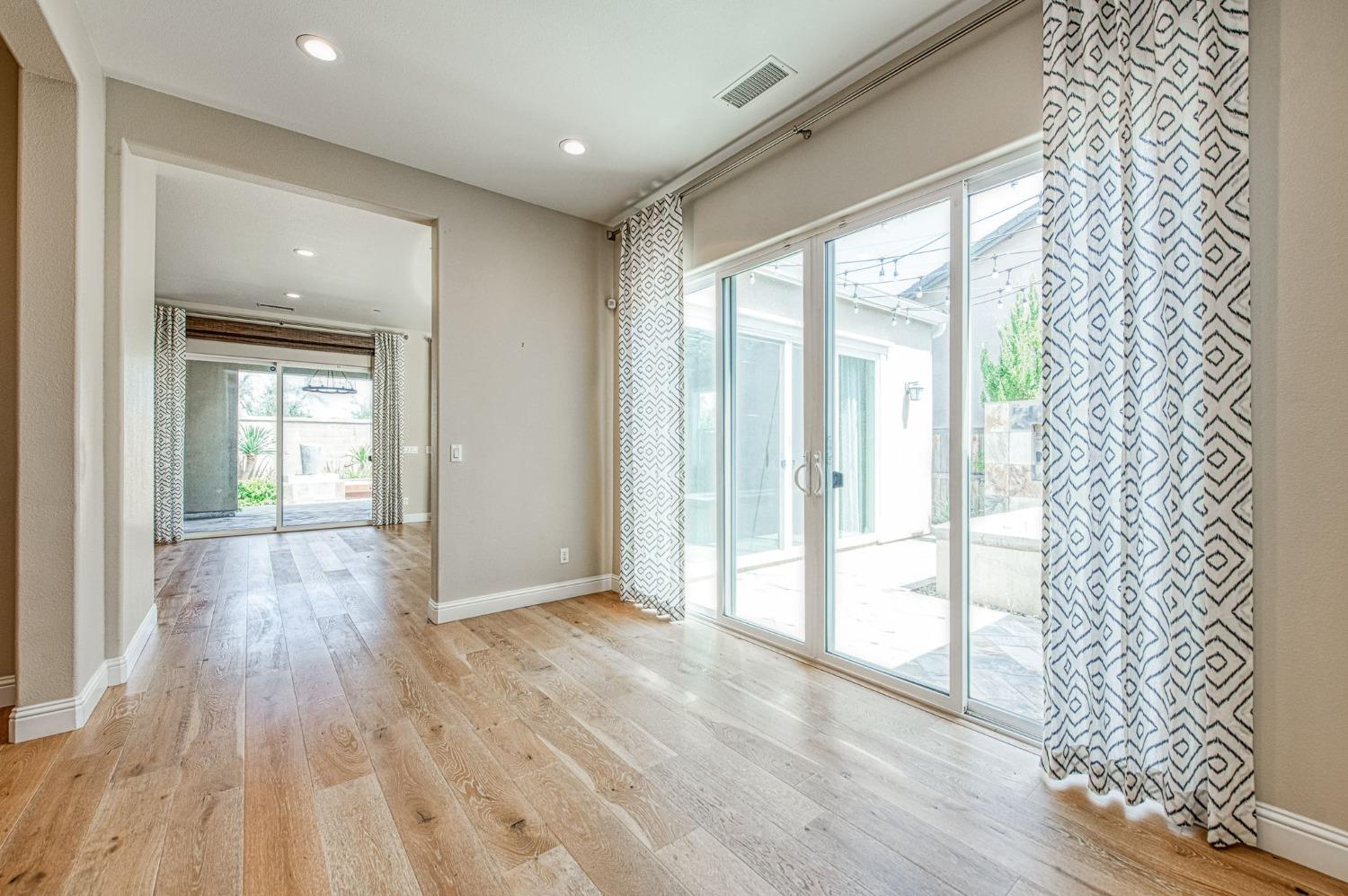 583 Crescent Ln, Madera, CA 93636