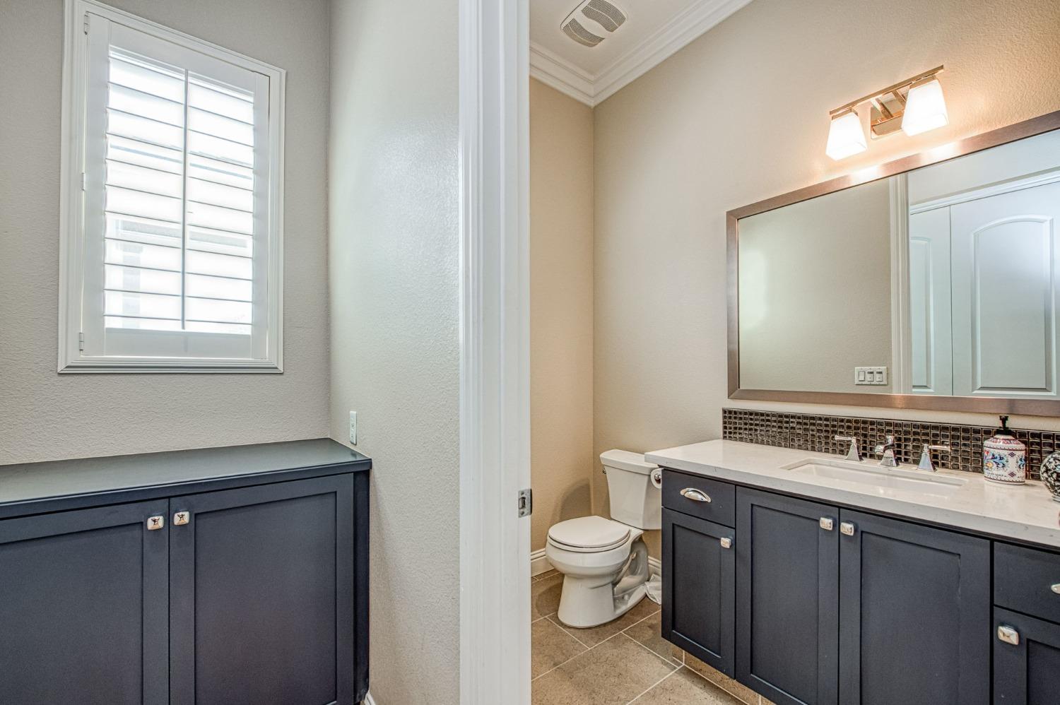 583 Crescent Ln, Madera, CA 93636