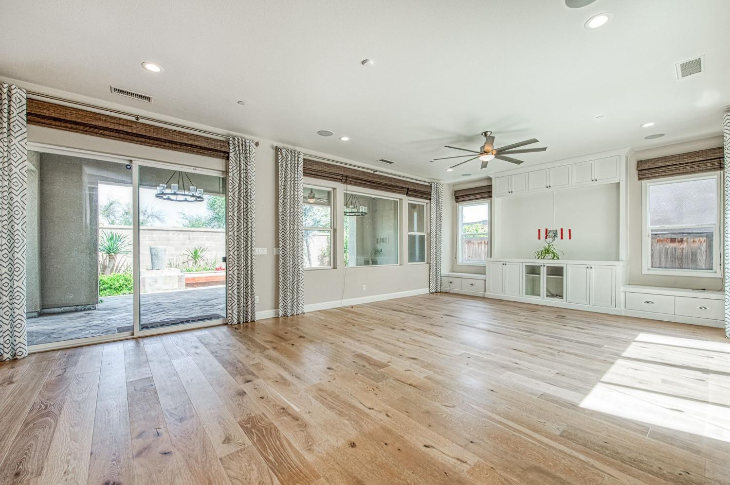 583 Crescent Ln, Madera, CA 93636
