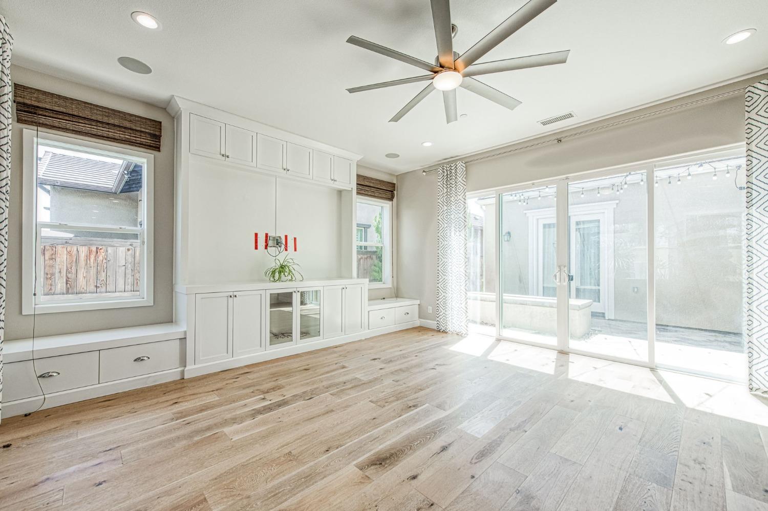 583 Crescent Ln, Madera, CA 93636