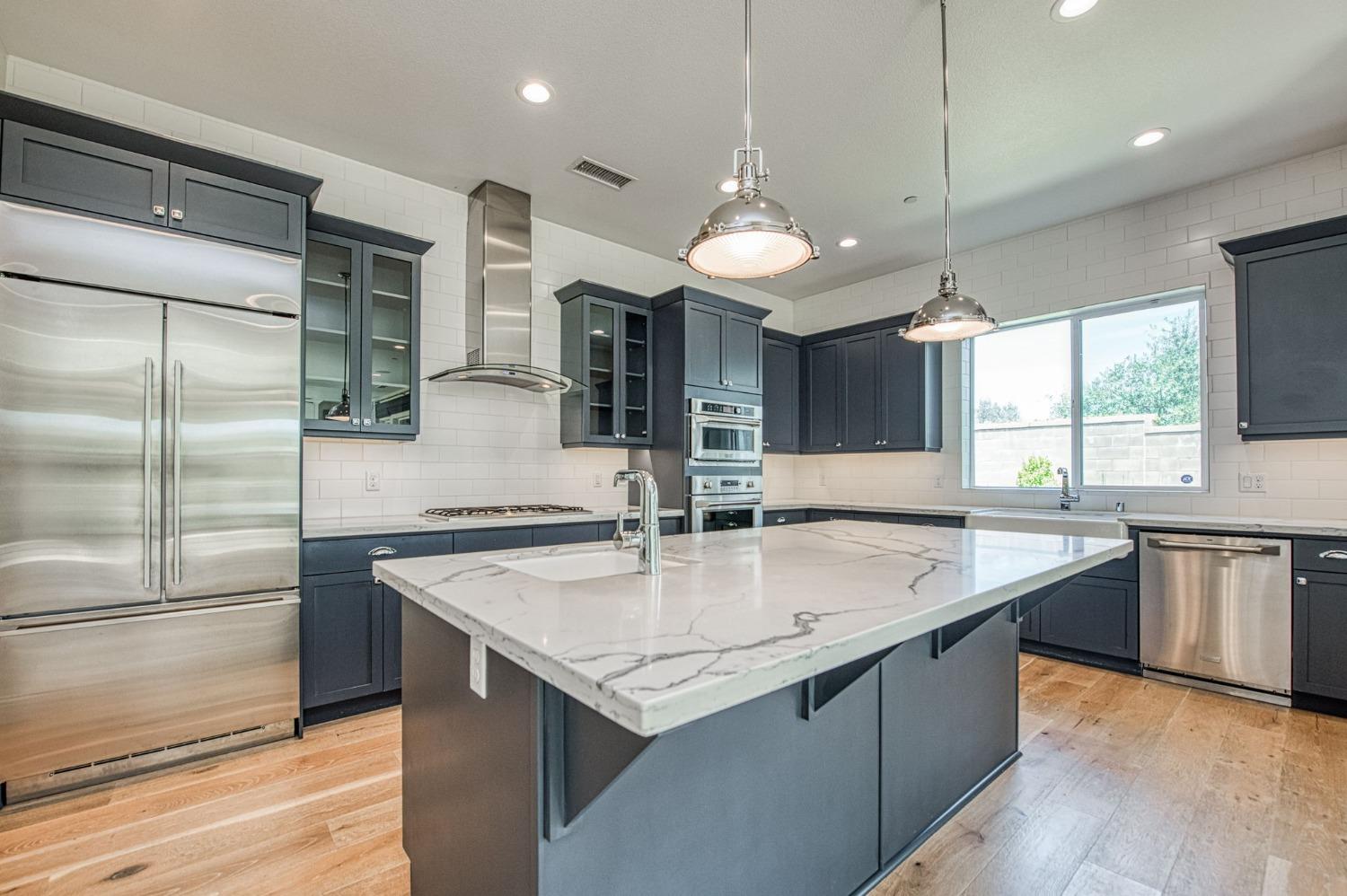 583 Crescent Ln, Madera, CA 93636