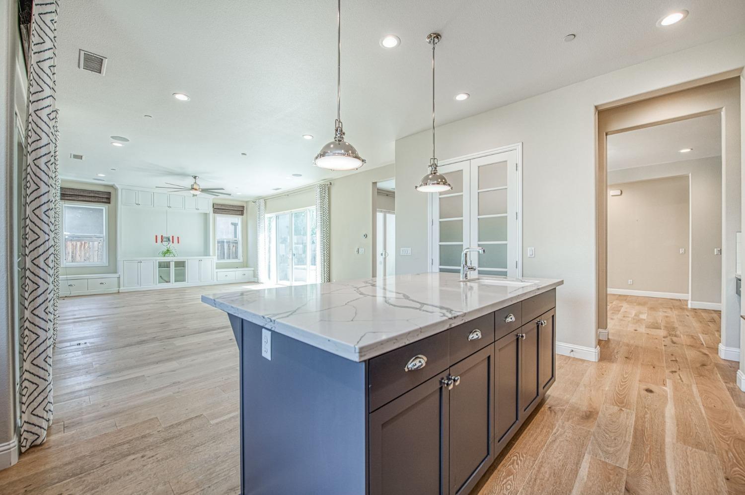 583 Crescent Ln, Madera, CA 93636
