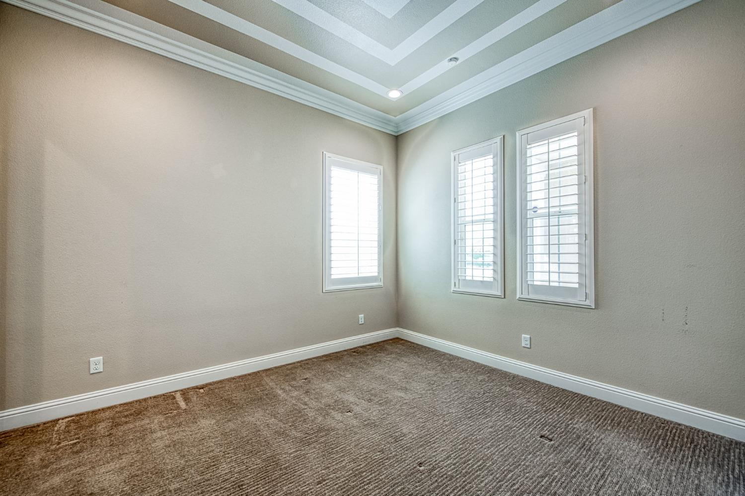 583 Crescent Ln, Madera, CA 93636