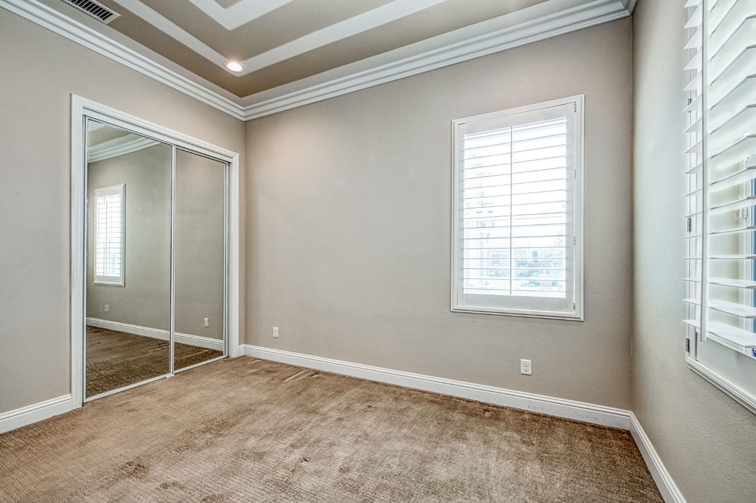 583 Crescent Ln, Madera, CA 93636