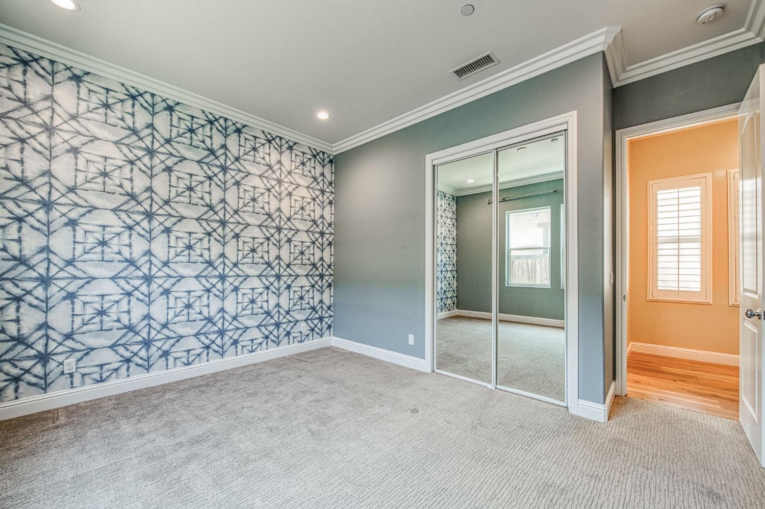 583 Crescent Ln, Madera, CA 93636