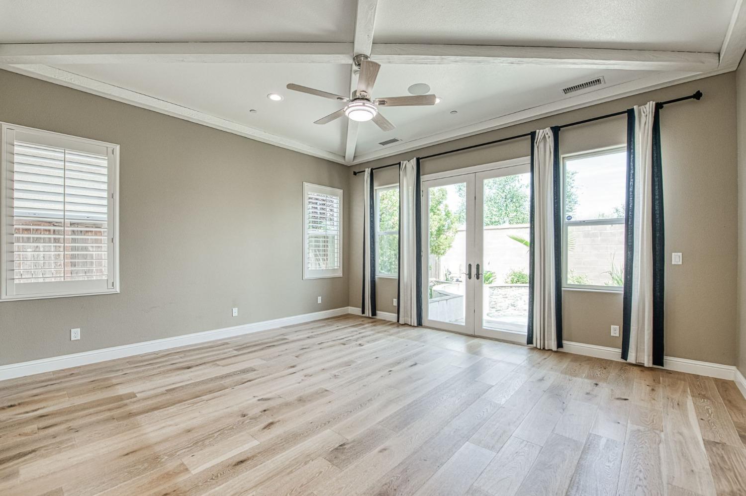 583 Crescent Ln, Madera, CA 93636