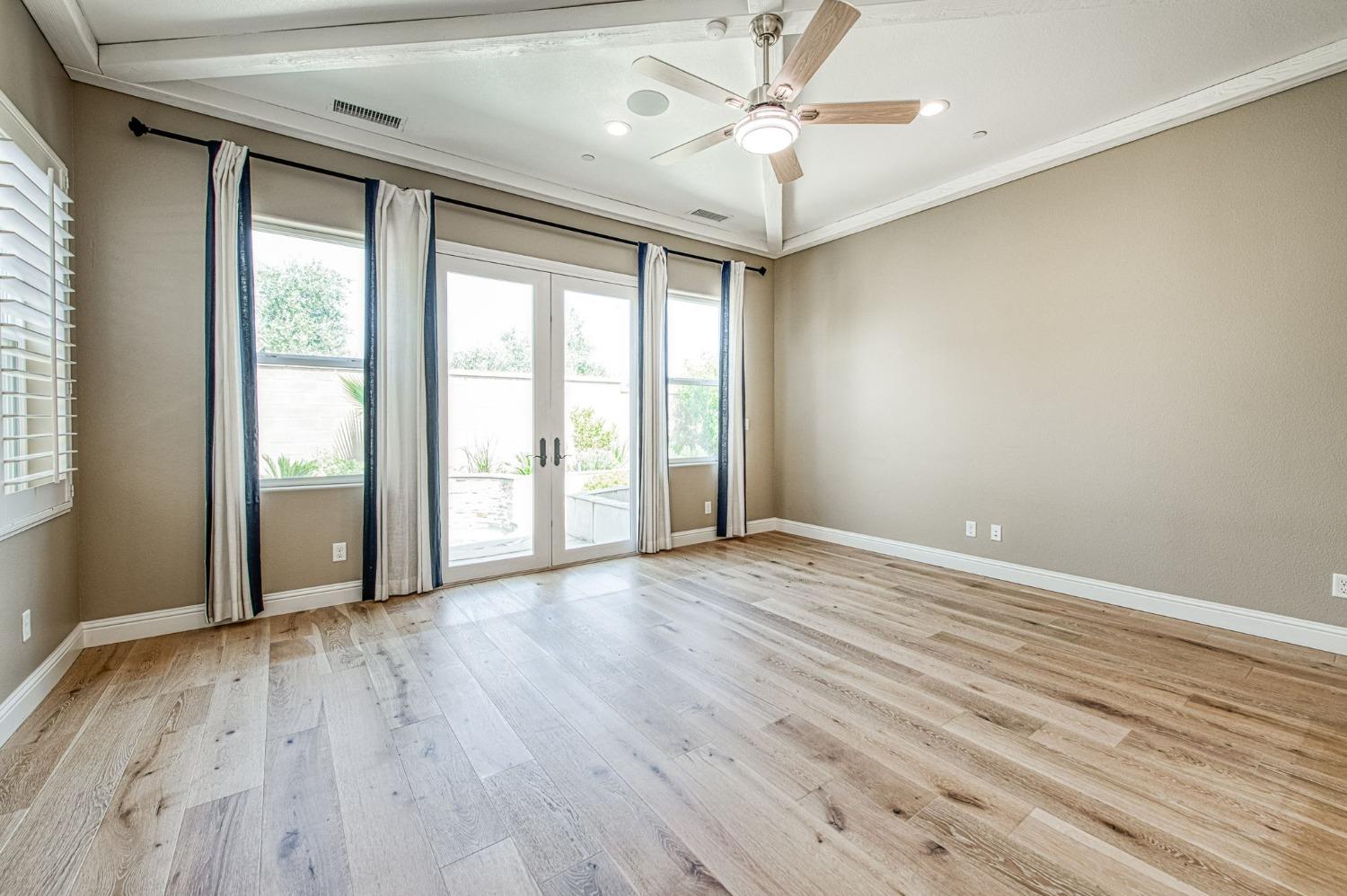 583 Crescent Ln, Madera, CA 93636