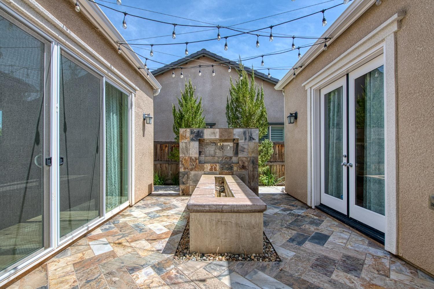 583 Crescent Ln, Madera, CA 93636