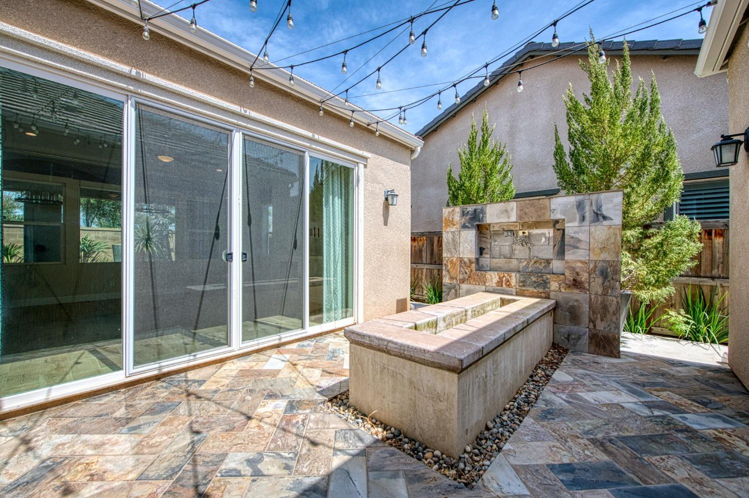 583 Crescent Ln, Madera, CA 93636