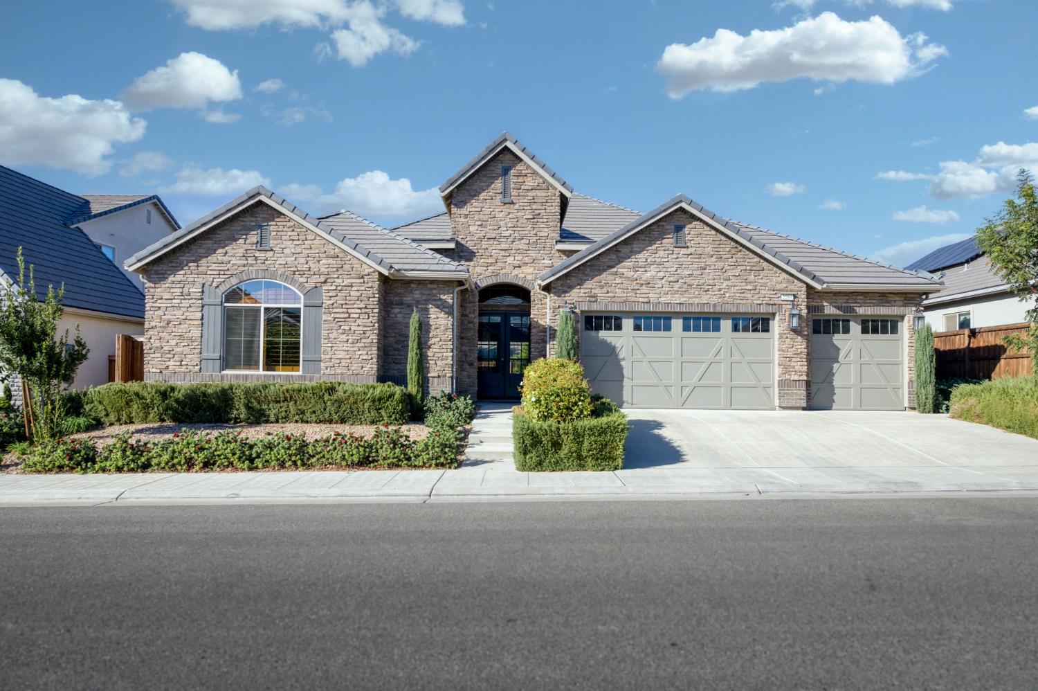 2280 E Mazie Ave, Fresno, CA 93730