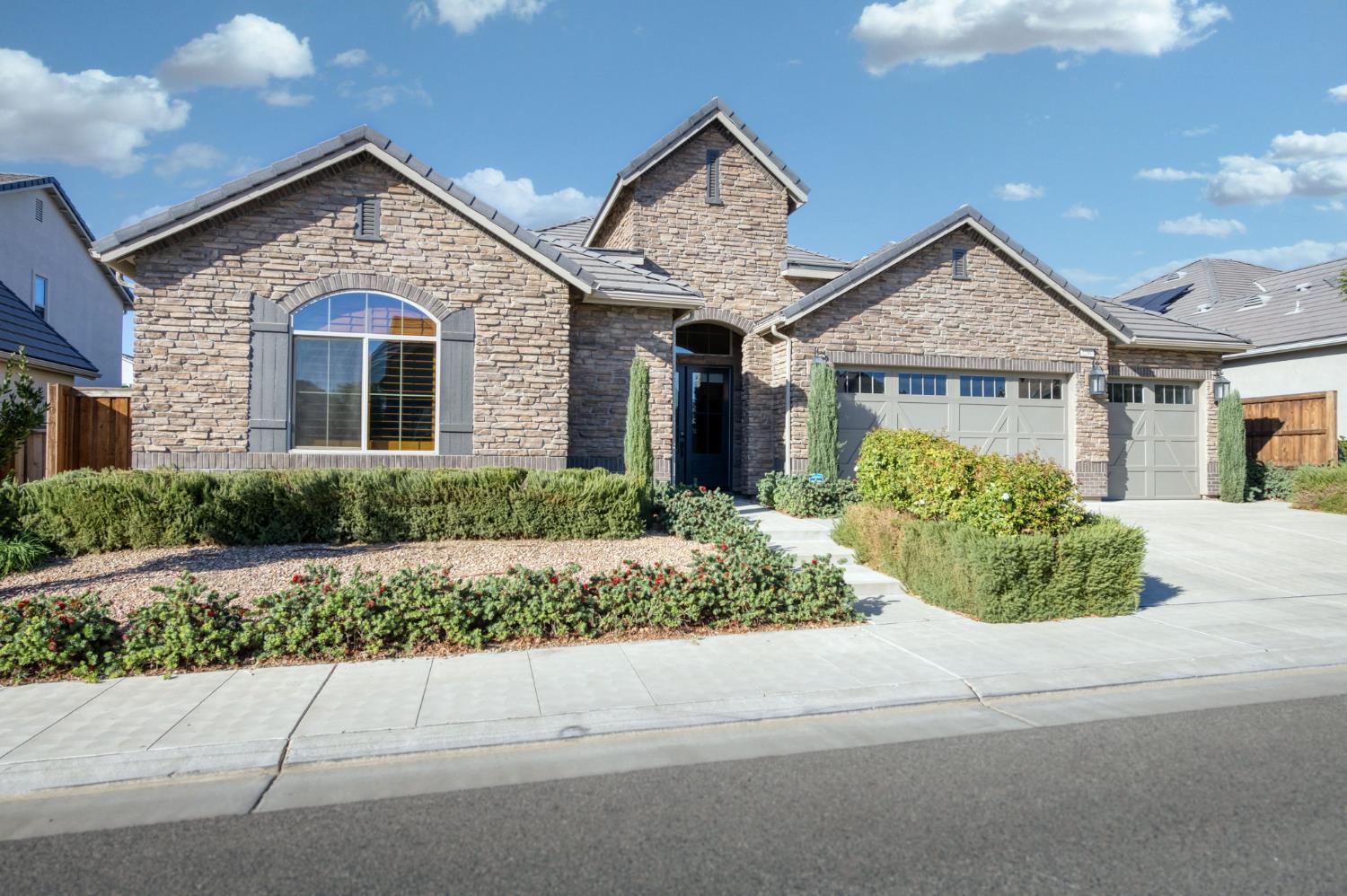 2280 E Mazie Ave, Fresno, CA 93730