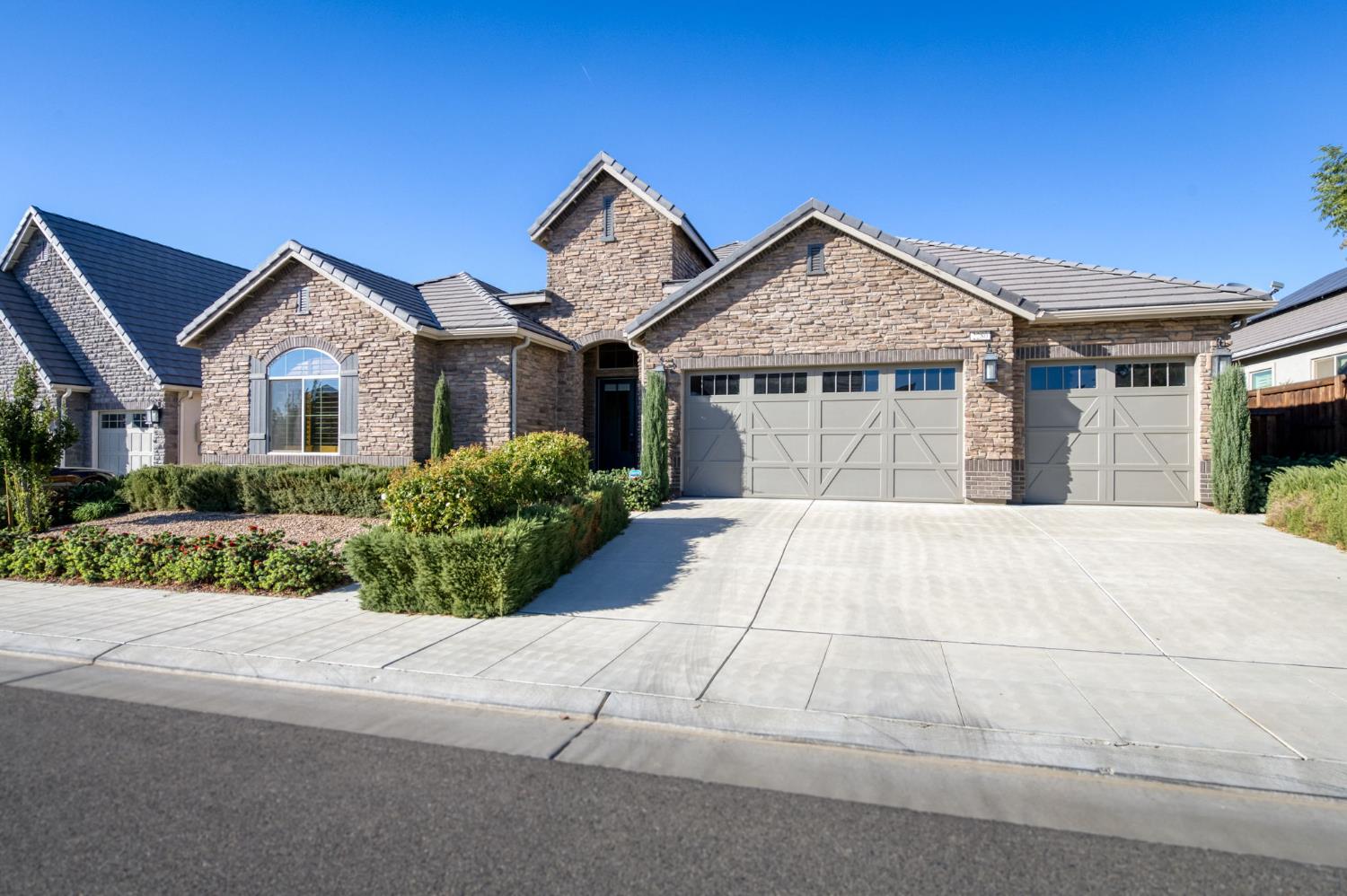 2280 E Mazie Ave, Fresno, CA 93730