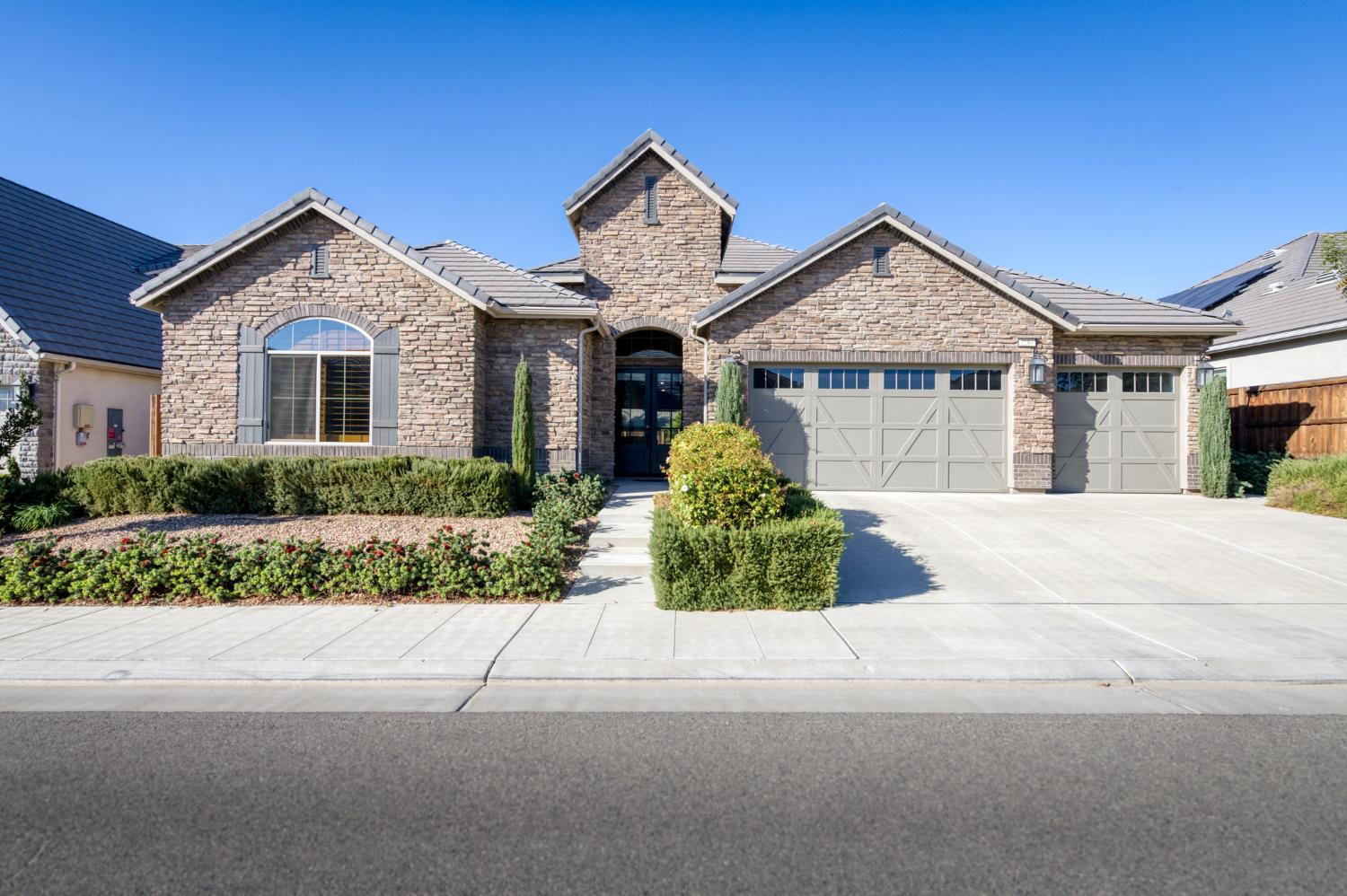 2280 E Mazie Ave, Fresno, CA 93730