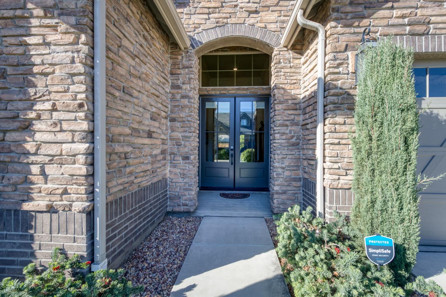 2280 E Mazie Ave, Fresno, CA 93730