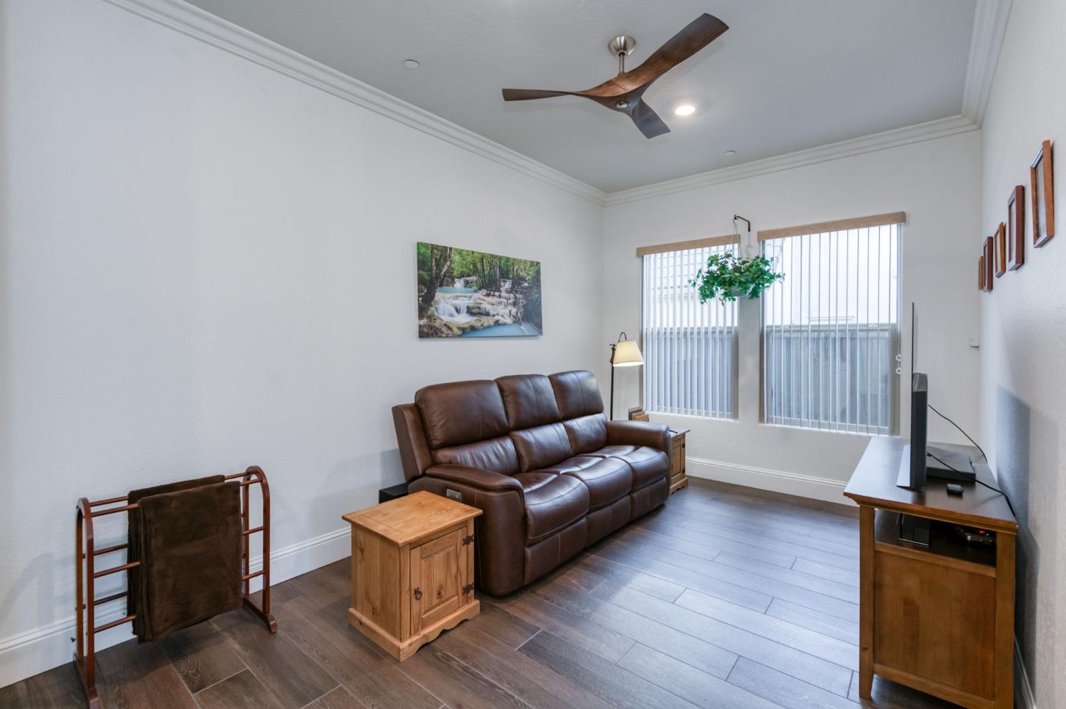 2280 E Mazie Ave, Fresno, CA 93730