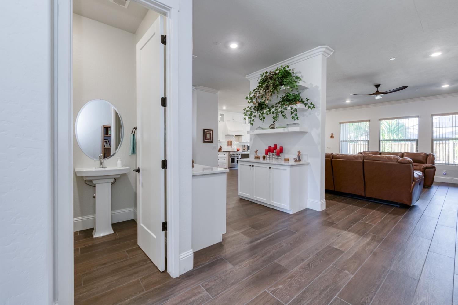 2280 E Mazie Ave, Fresno, CA 93730