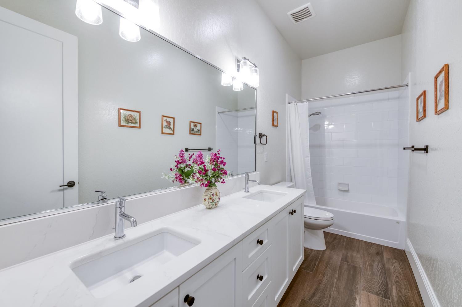 2280 E Mazie Ave, Fresno, CA 93730