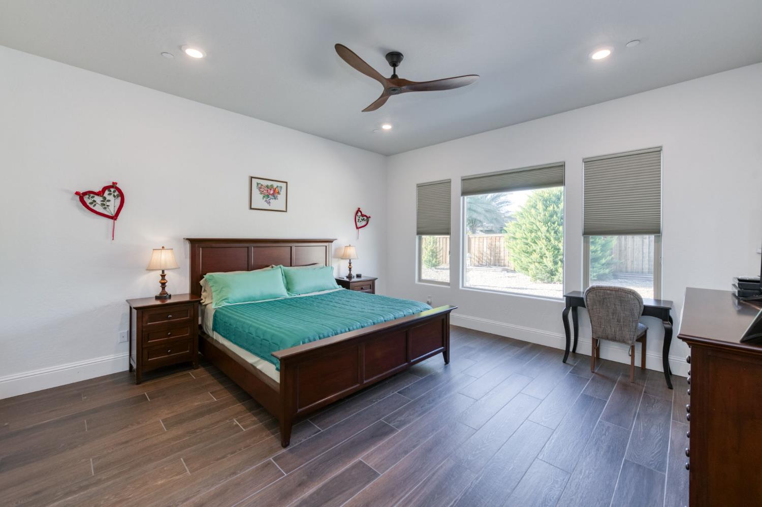 2280 E Mazie Ave, Fresno, CA 93730