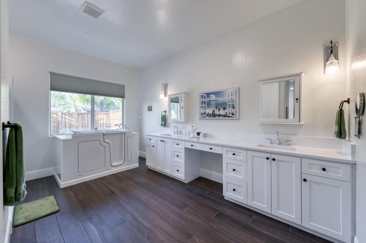 2280 E Mazie Ave, Fresno, CA 93730