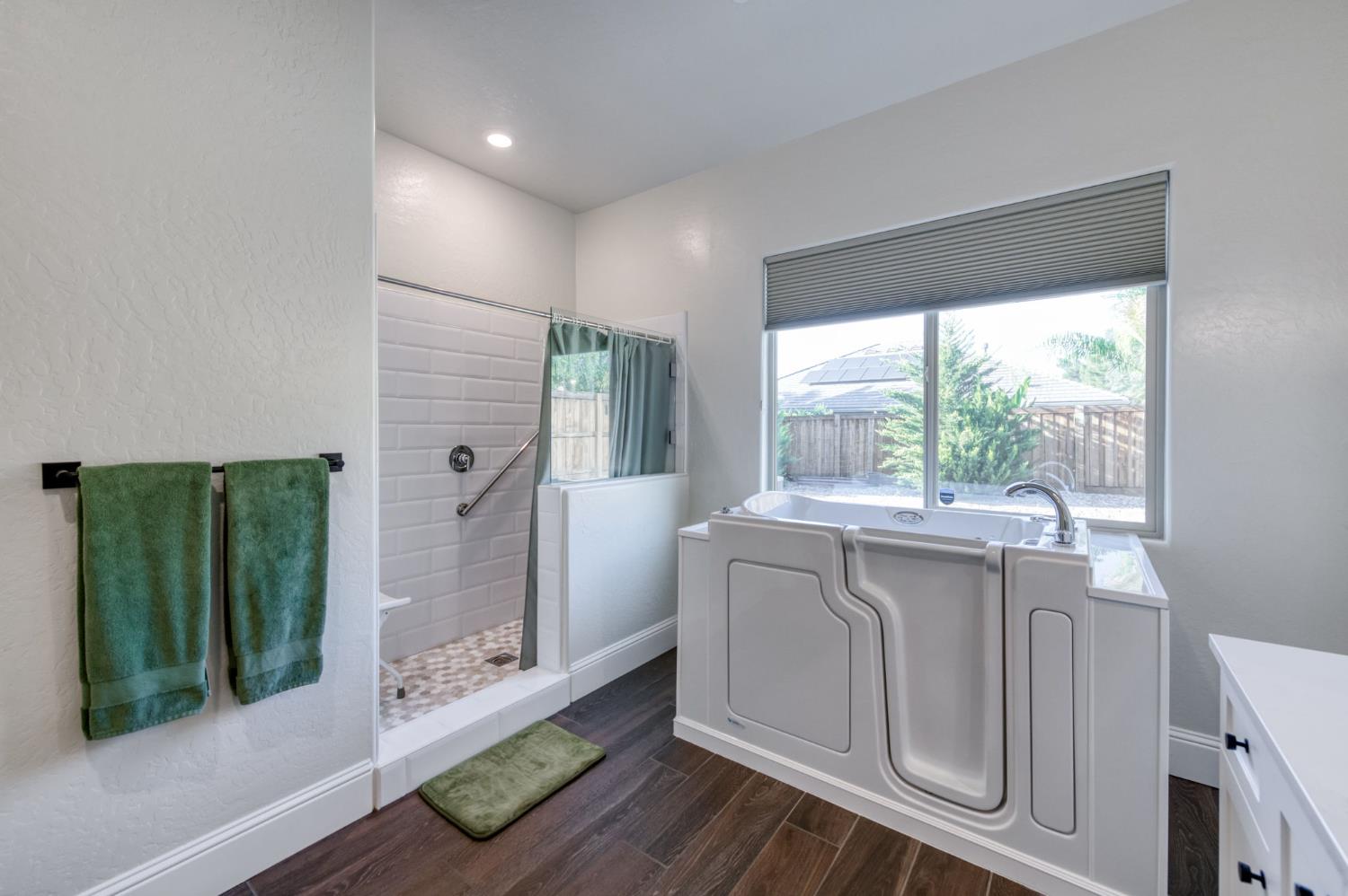 2280 E Mazie Ave, Fresno, CA 93730