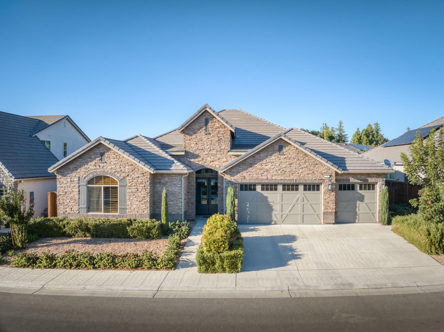 2280 E Mazie Ave, Fresno, CA 93730