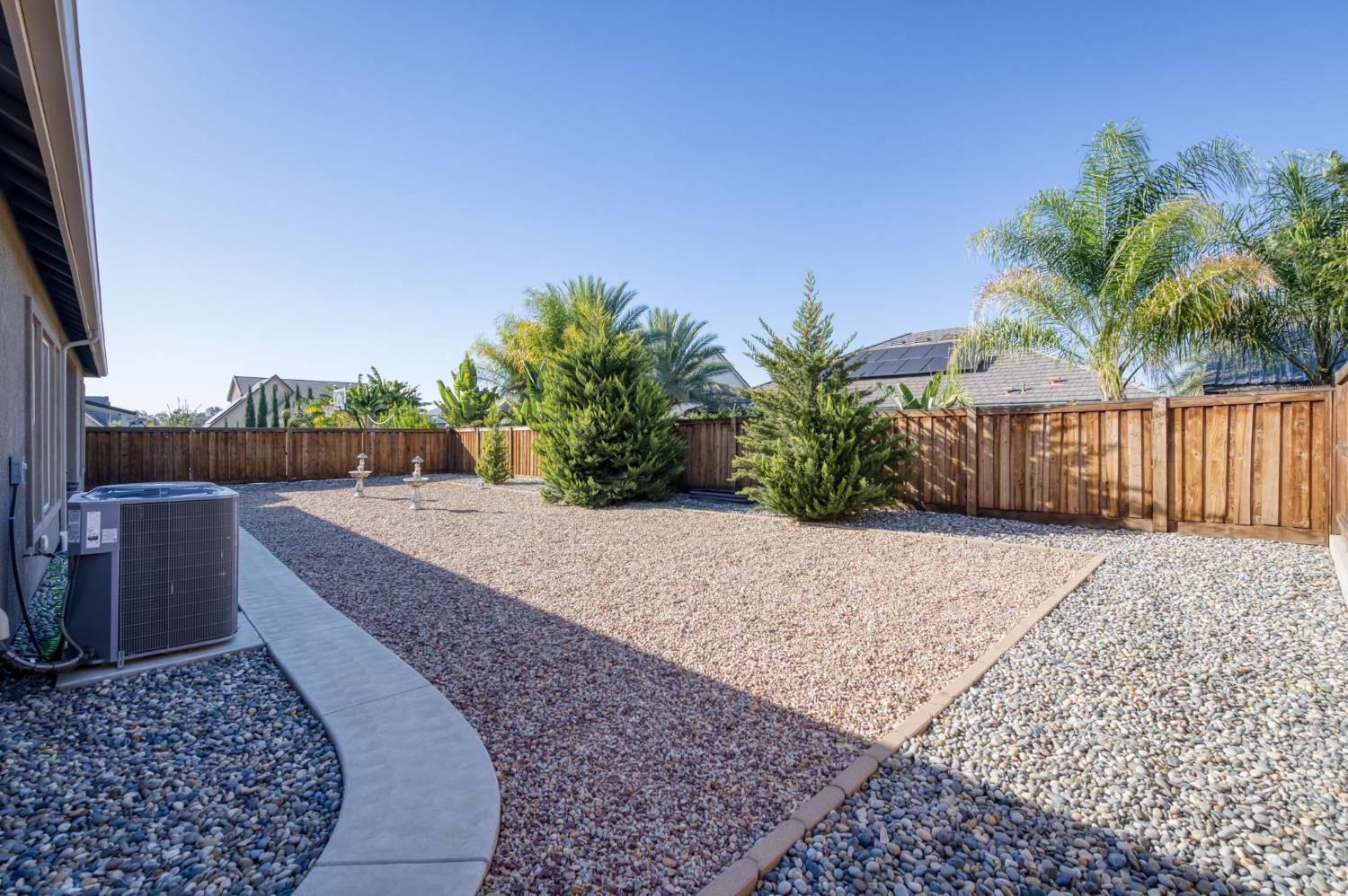 2280 E Mazie Ave, Fresno, CA 93730