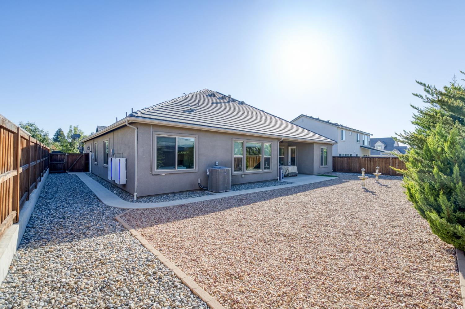 2280 E Mazie Ave, Fresno, CA 93730