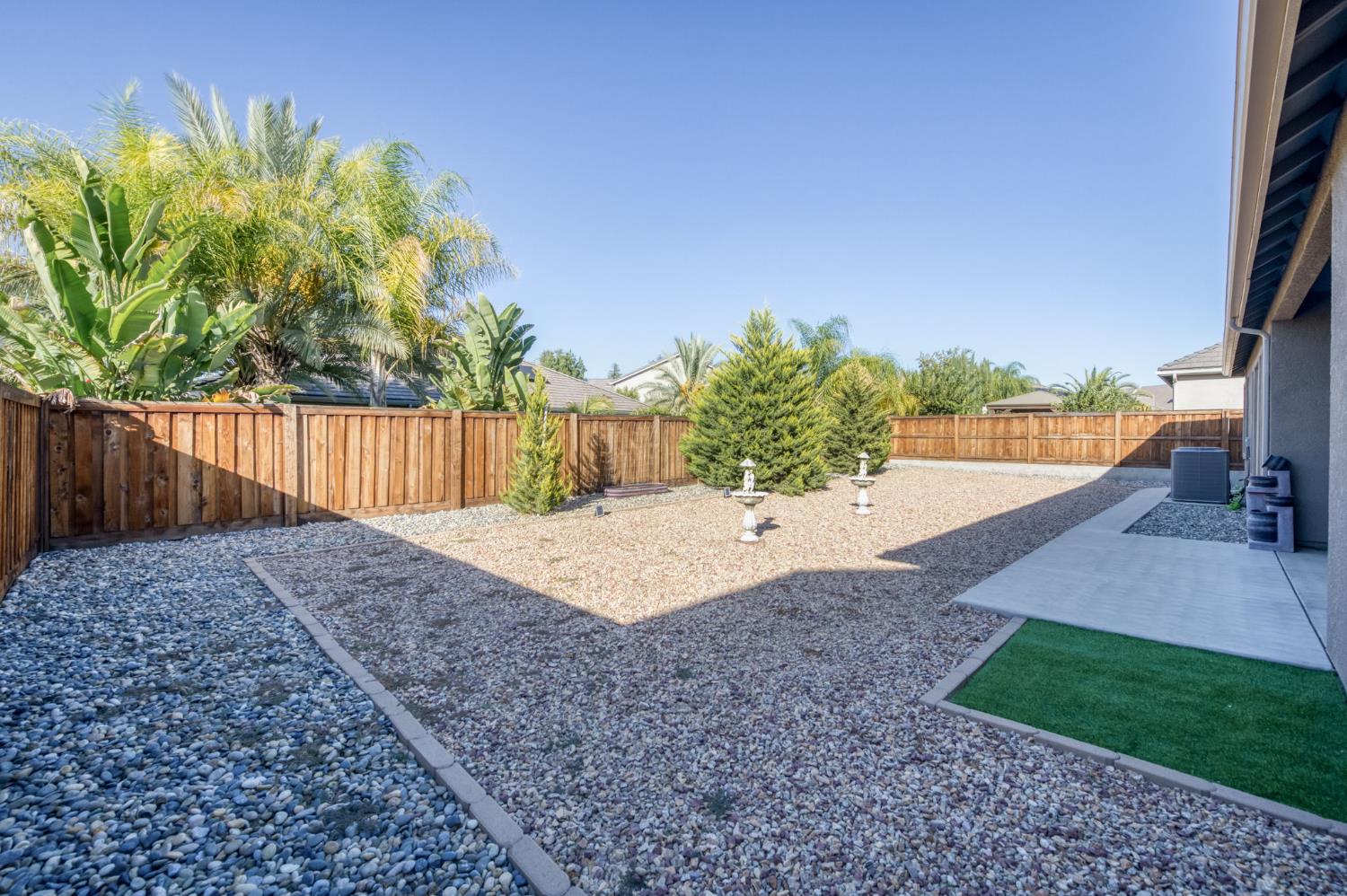 2280 E Mazie Ave, Fresno, CA 93730