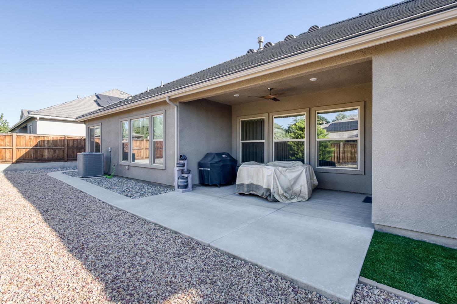 2280 E Mazie Ave, Fresno, CA 93730