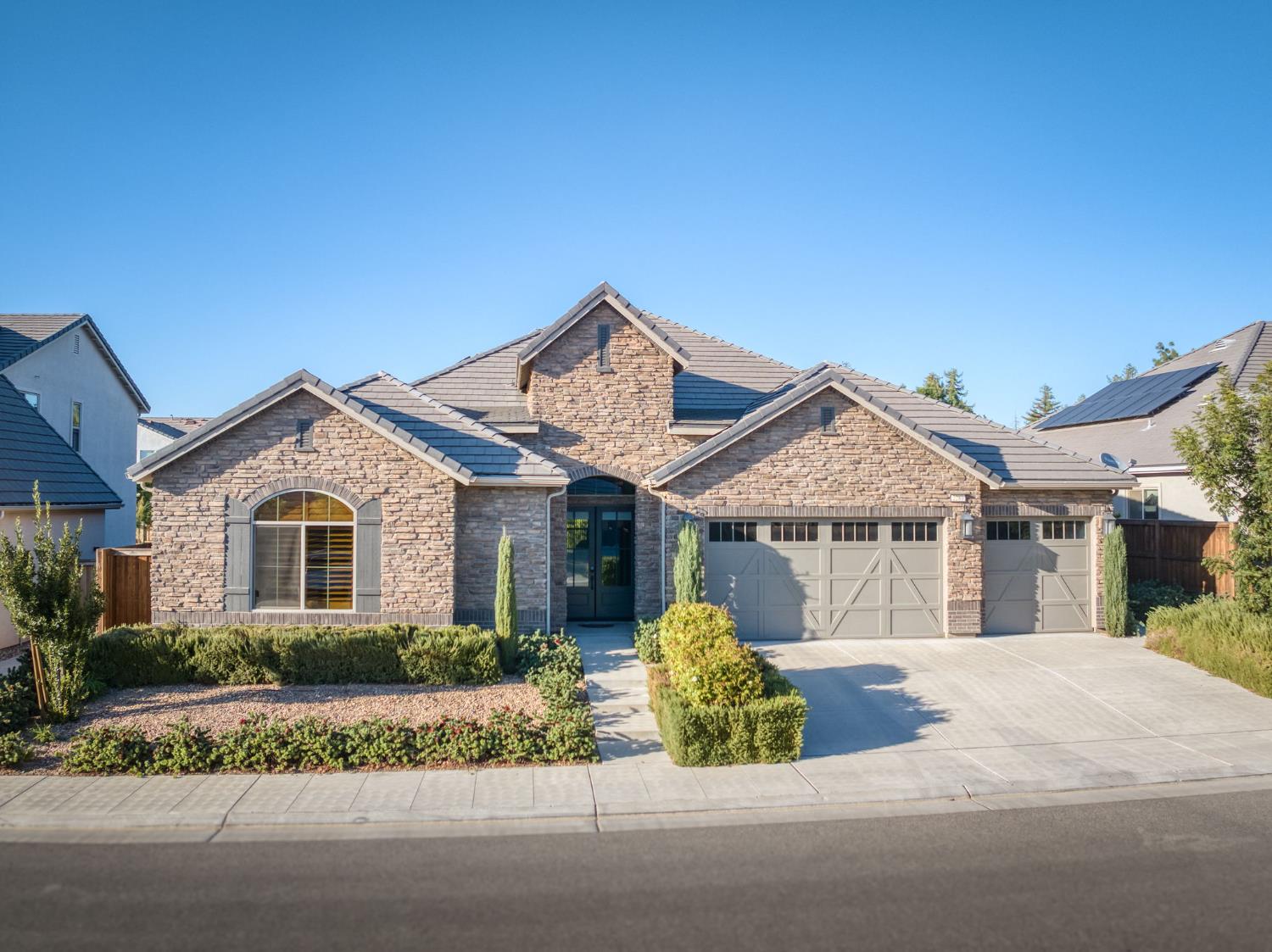 2280 E Mazie Ave, Fresno, CA 93730