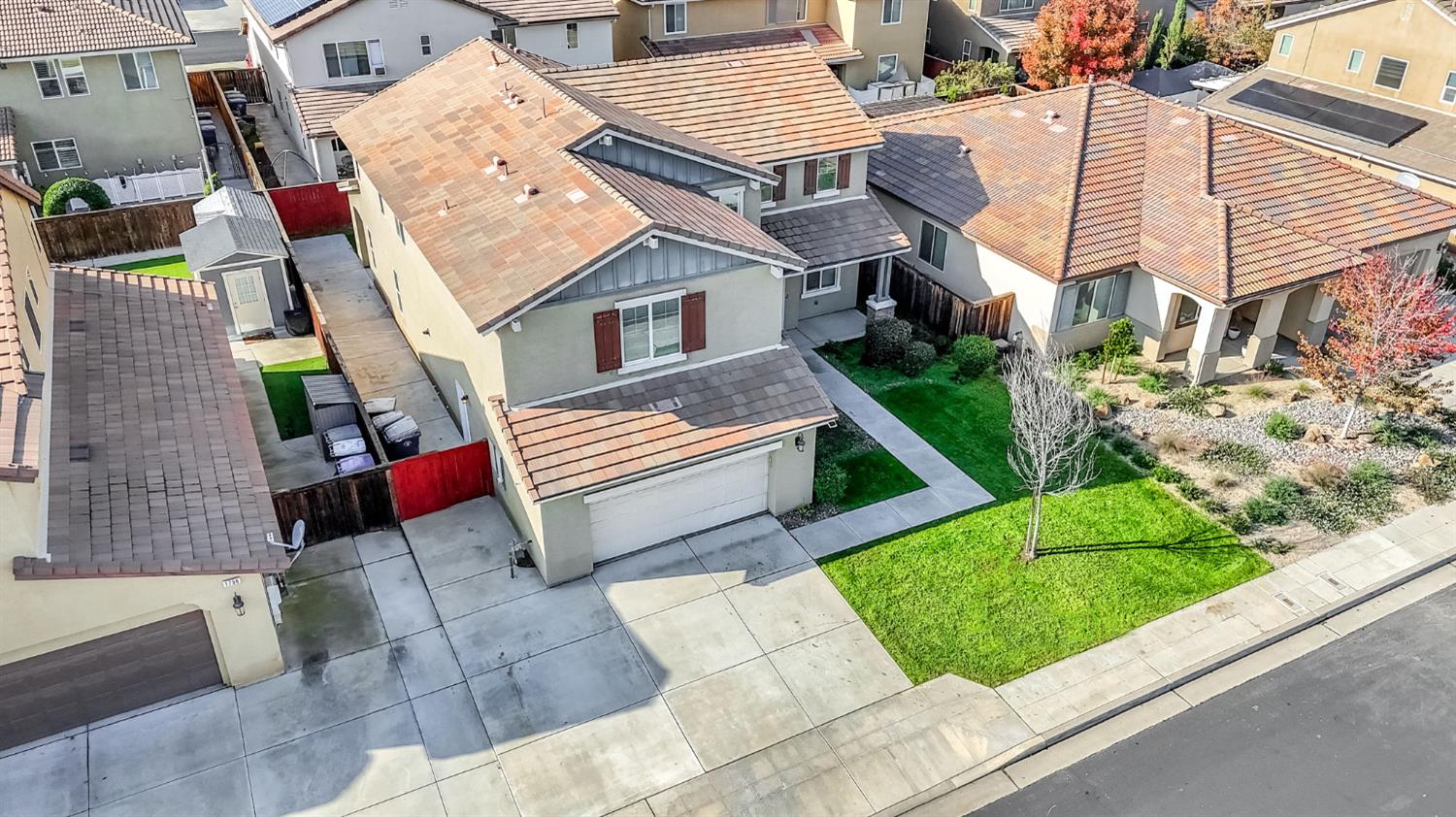 1776 Whiteash Ave, Clovis, CA 93619