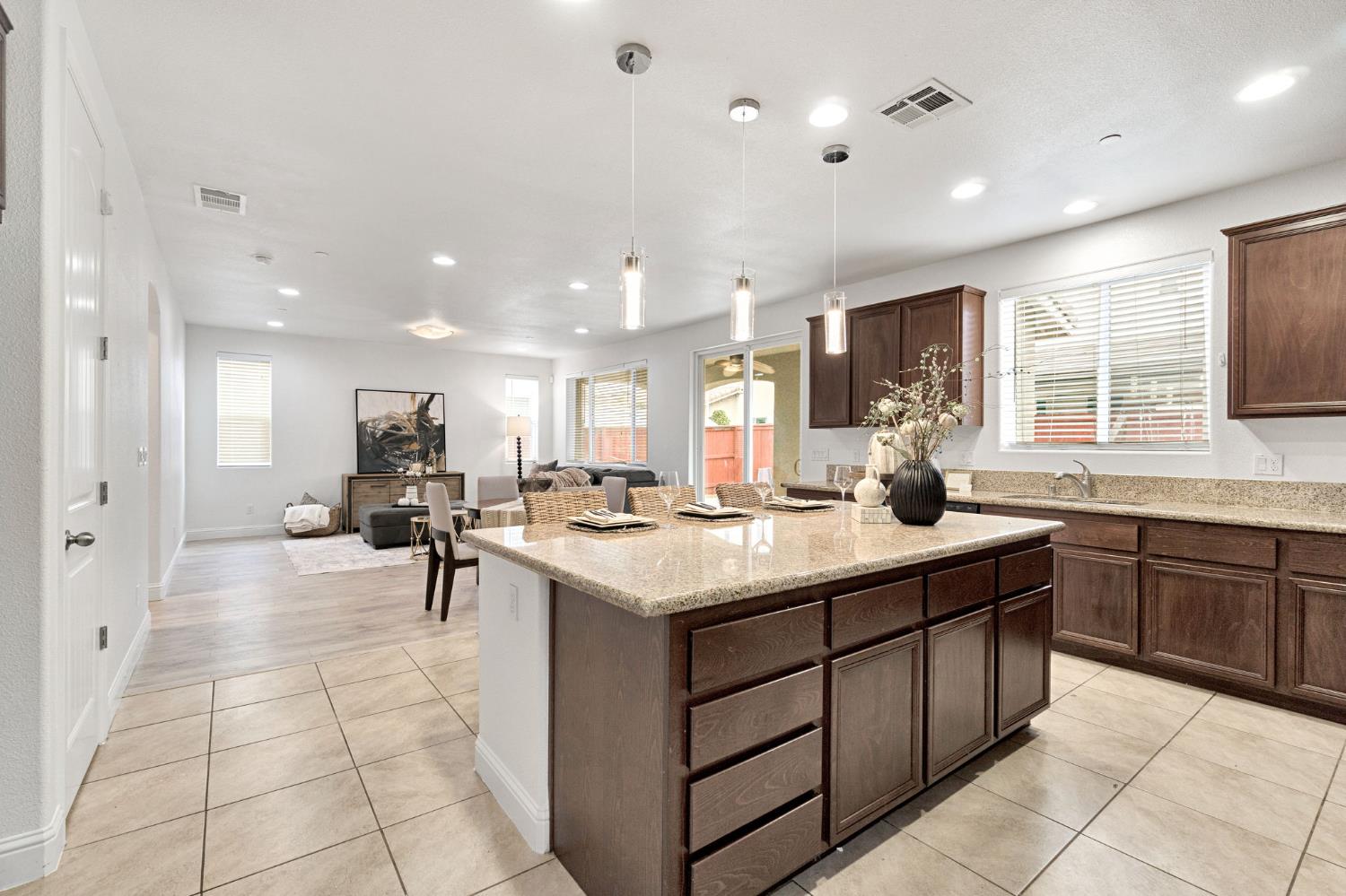 1776 Whiteash Ave, Clovis, CA 93619