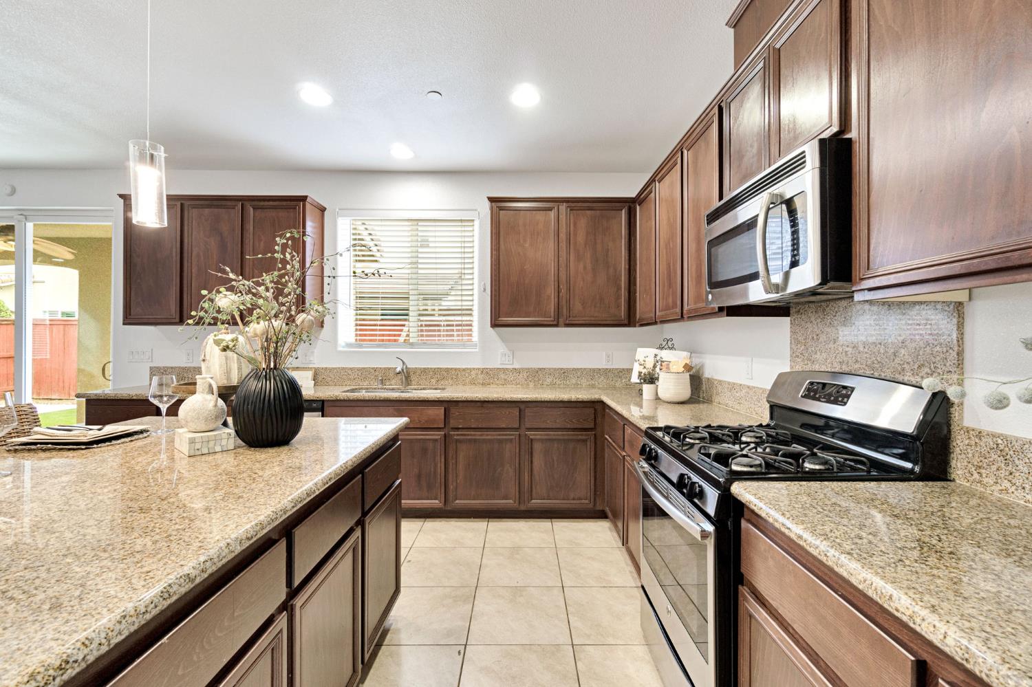 1776 Whiteash Ave, Clovis, CA 93619