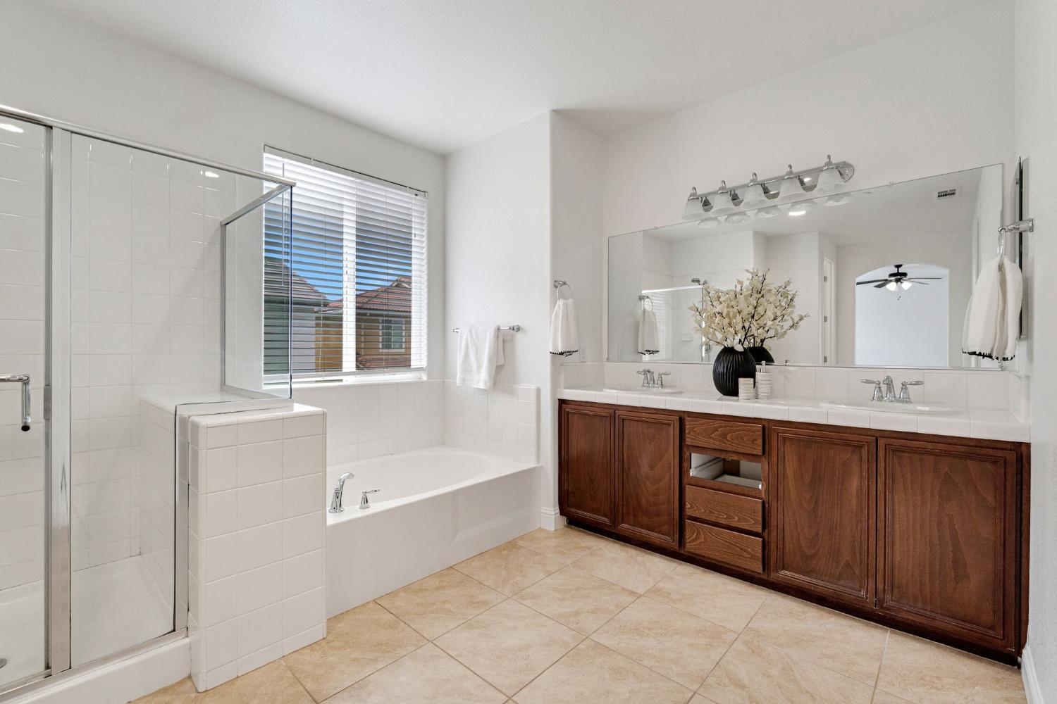 1776 Whiteash Ave, Clovis, CA 93619