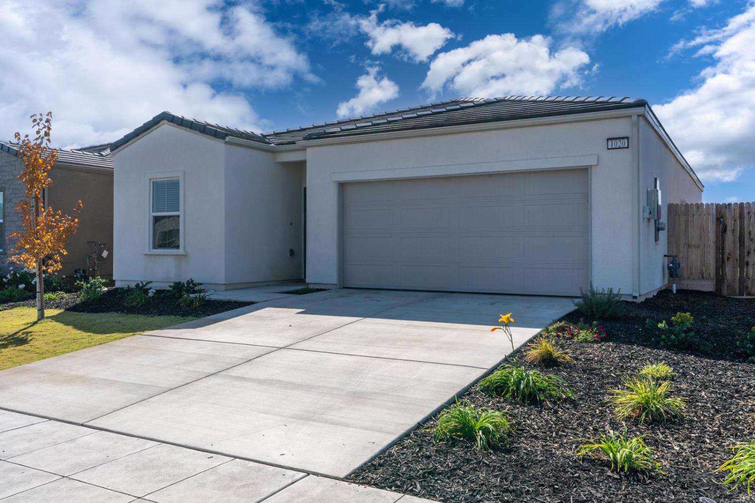 1020 Wayfarer Ln, Madera, CA 93636