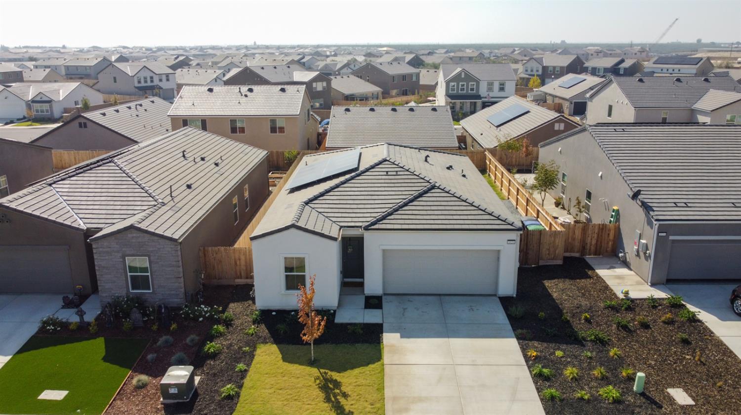 1020 Wayfarer Ln, Madera, CA 93636