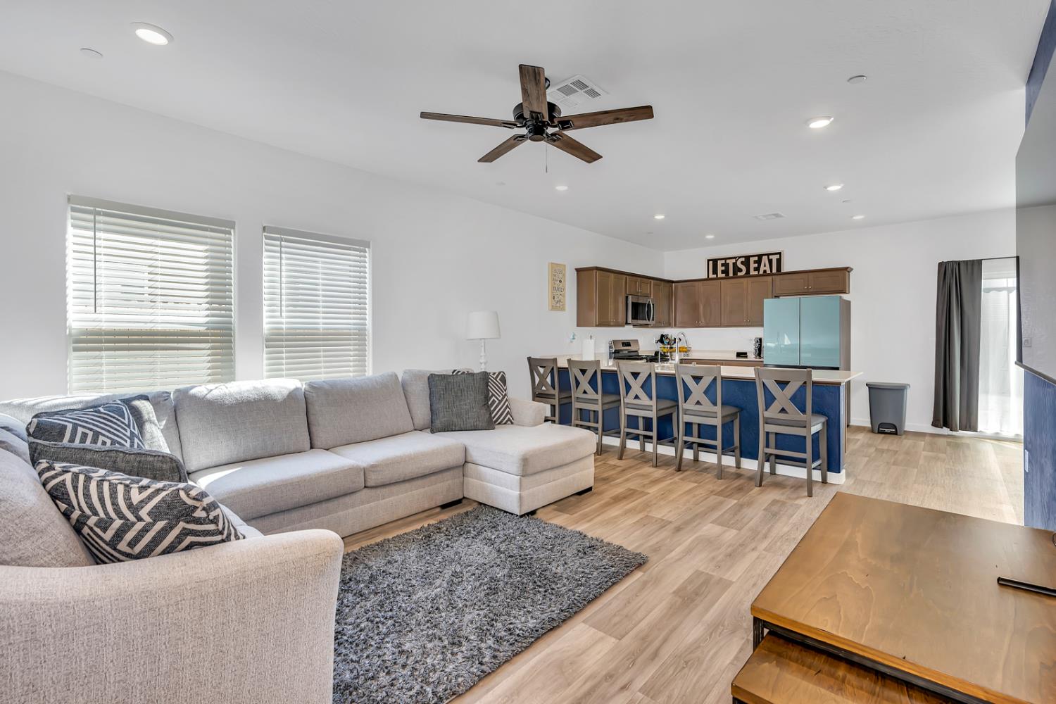 1020 Wayfarer Ln, Madera, CA 93636