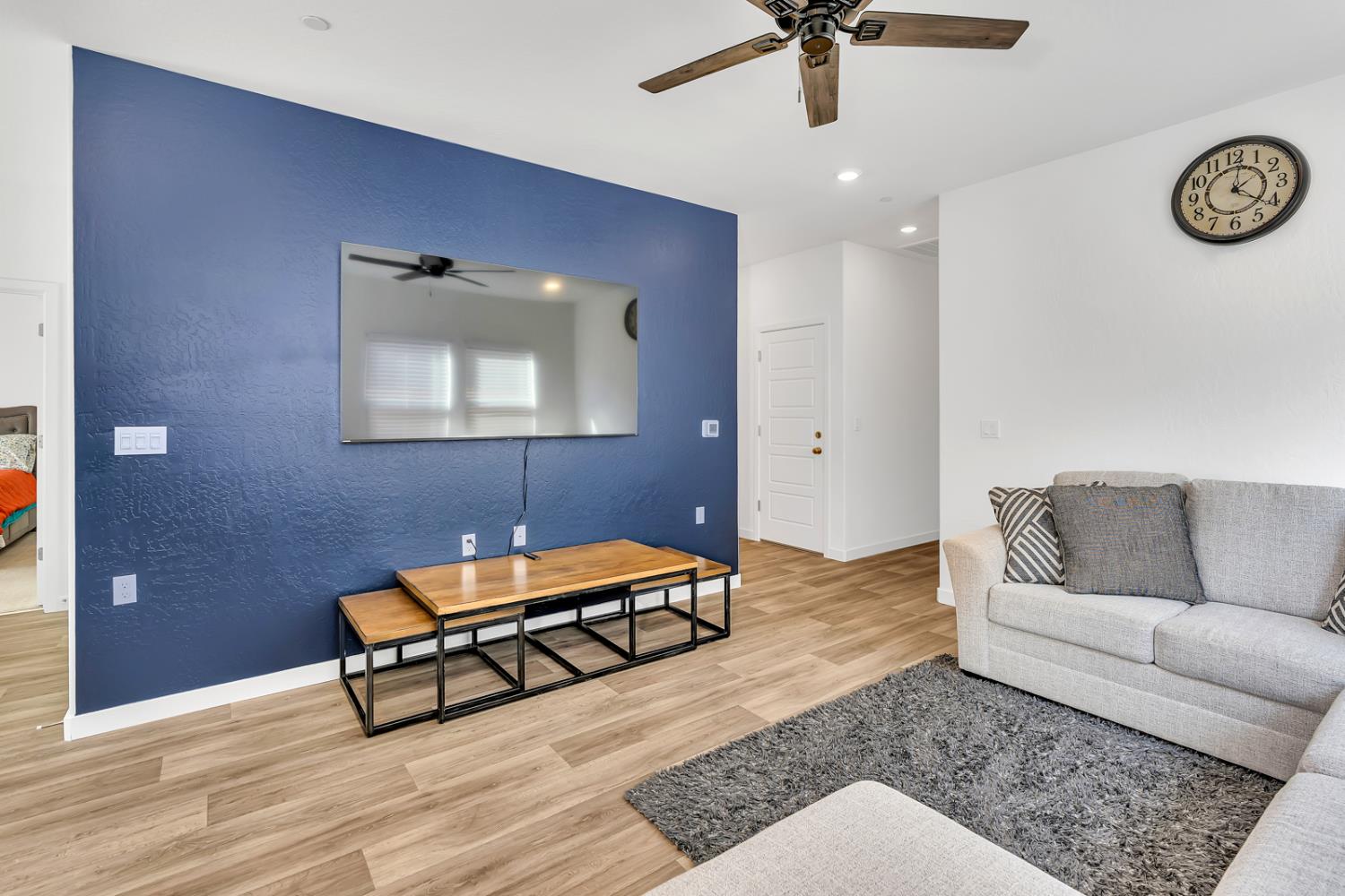 1020 Wayfarer Ln, Madera, CA 93636