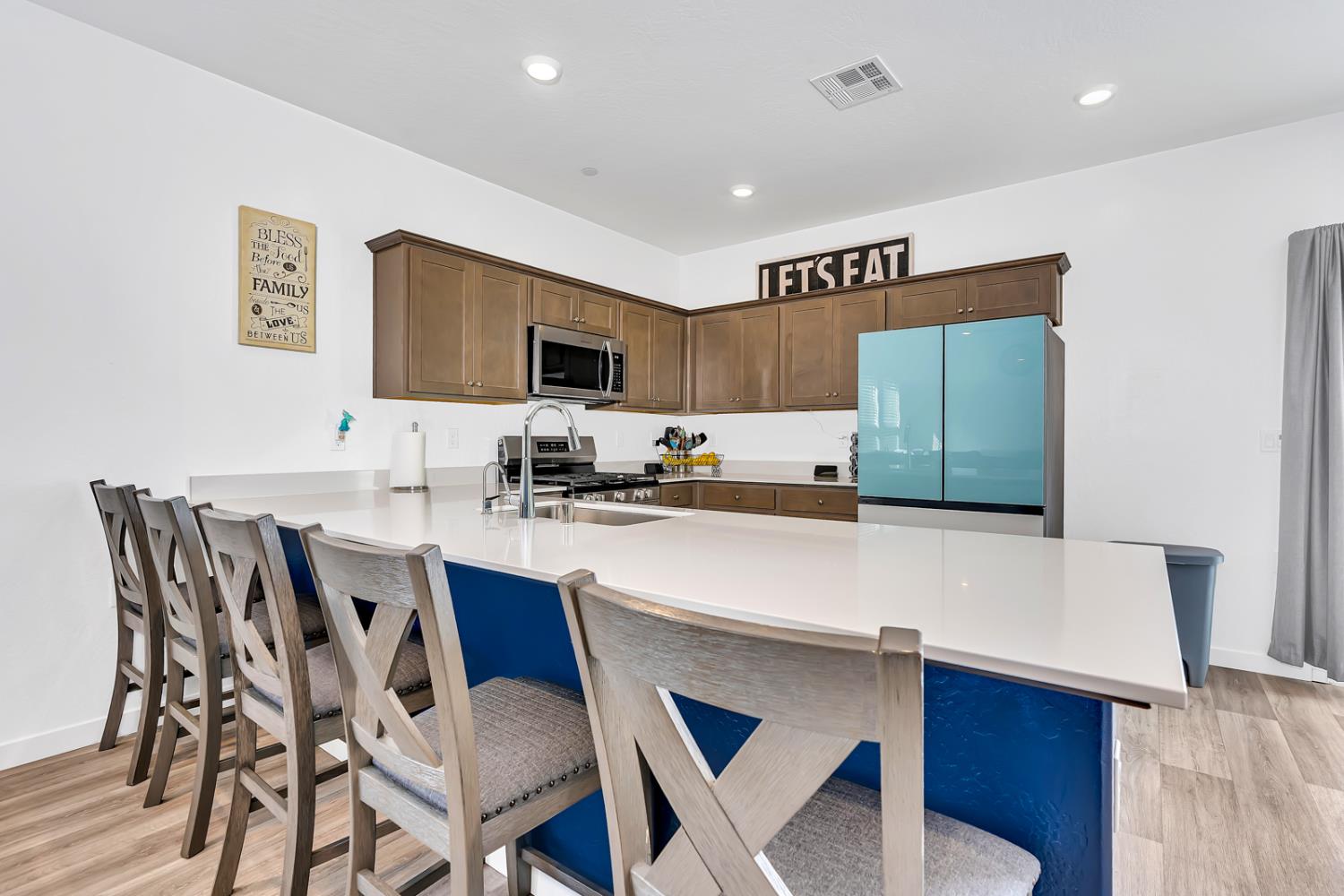 1020 Wayfarer Ln, Madera, CA 93636