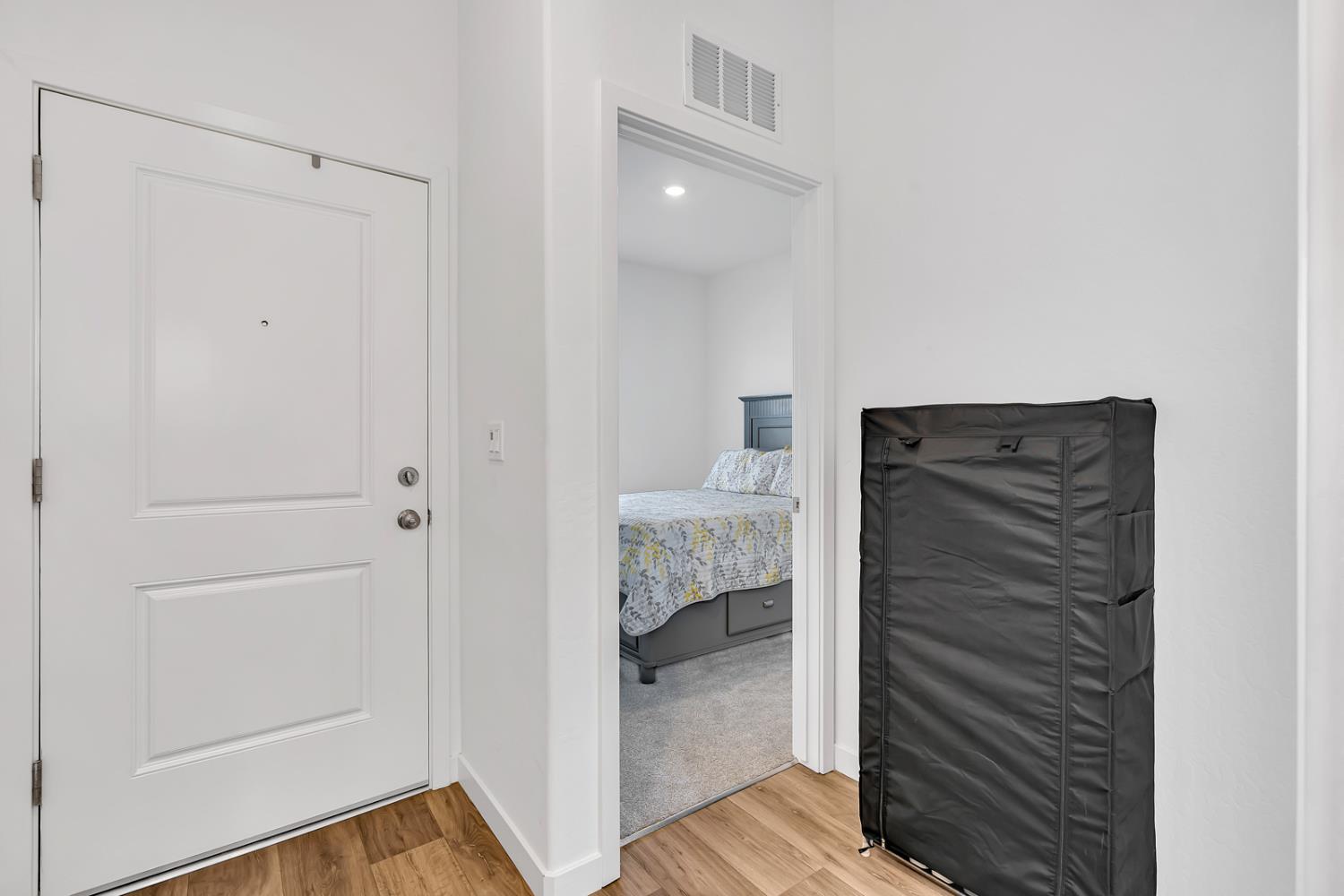 1020 Wayfarer Ln, Madera, CA 93636