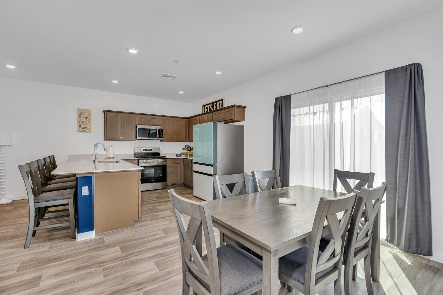 1020 Wayfarer Ln, Madera, CA 93636