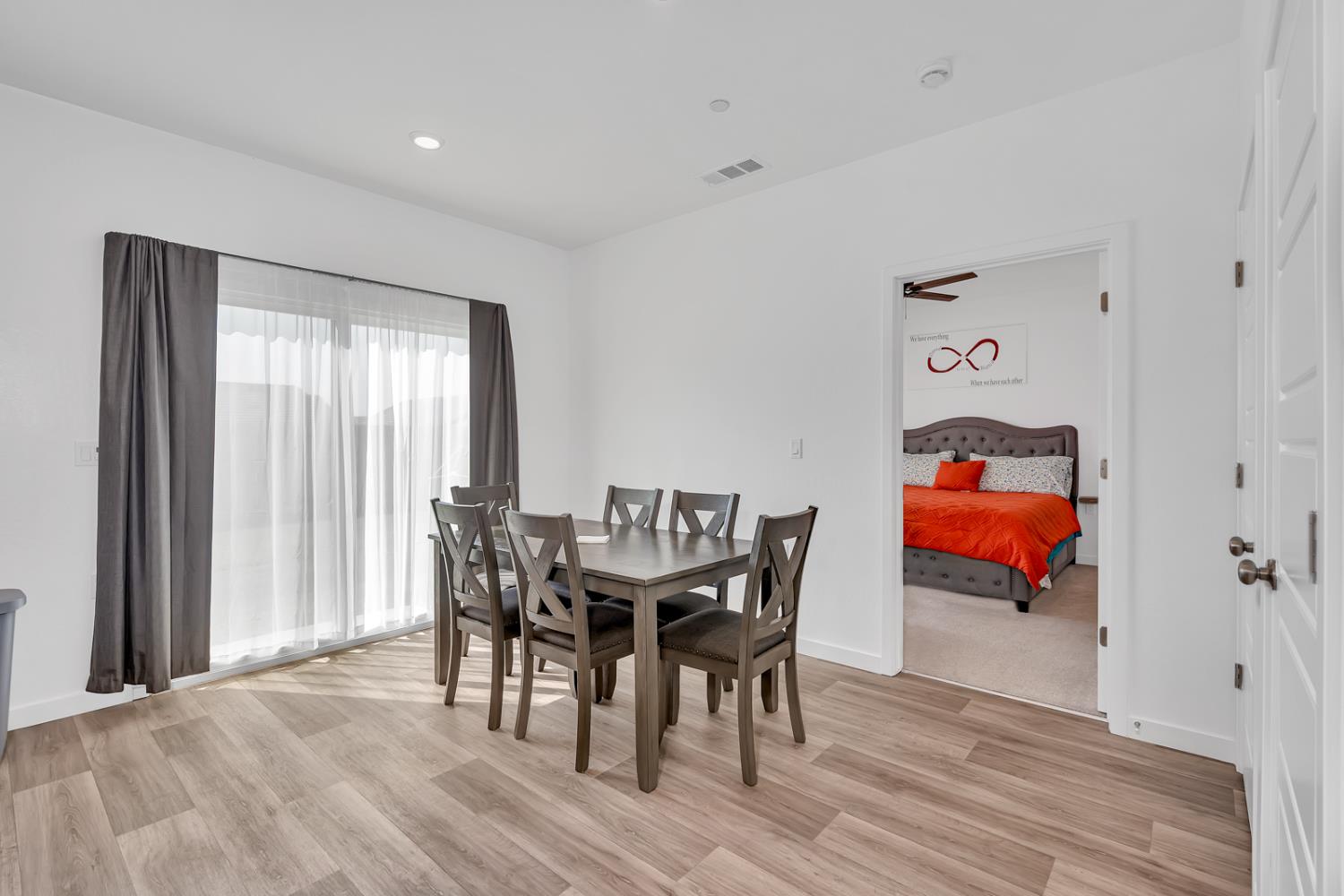 1020 Wayfarer Ln, Madera, CA 93636