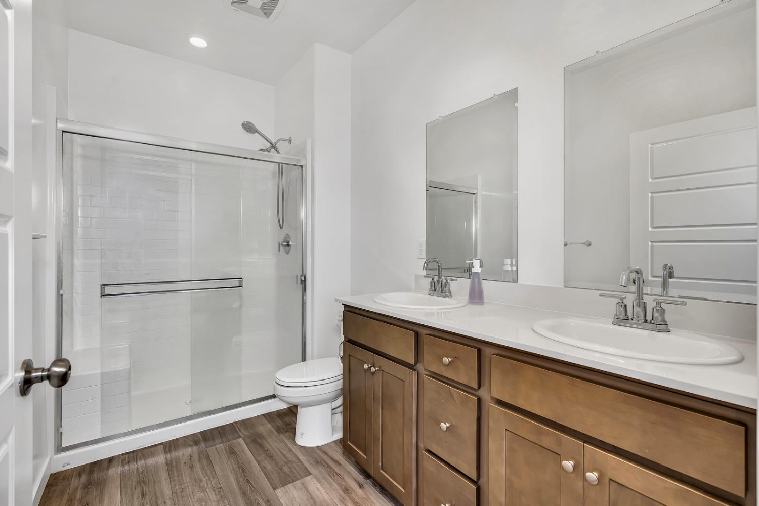 1020 Wayfarer Ln, Madera, CA 93636