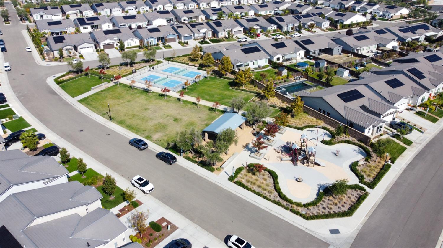 1020 Wayfarer Ln, Madera, CA 93636