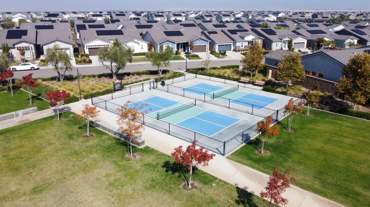 1020 Wayfarer Ln, Madera, CA 93636