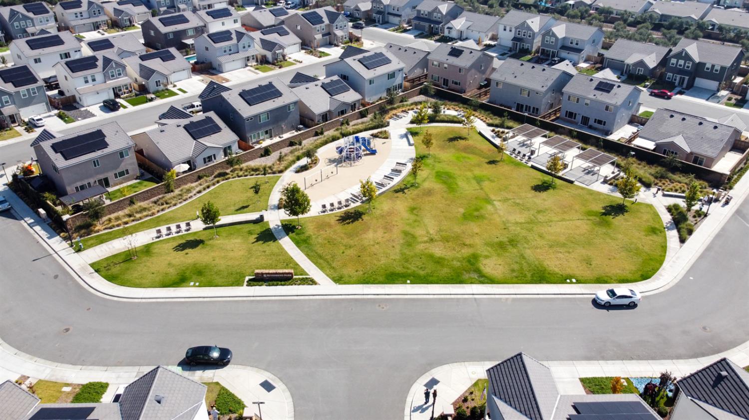 1020 Wayfarer Ln, Madera, CA 93636