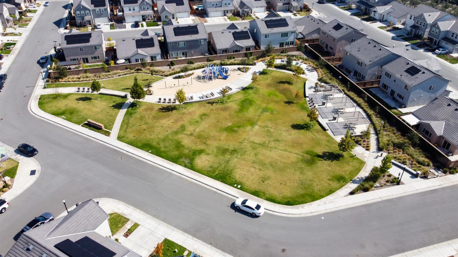 1020 Wayfarer Ln, Madera, CA 93636