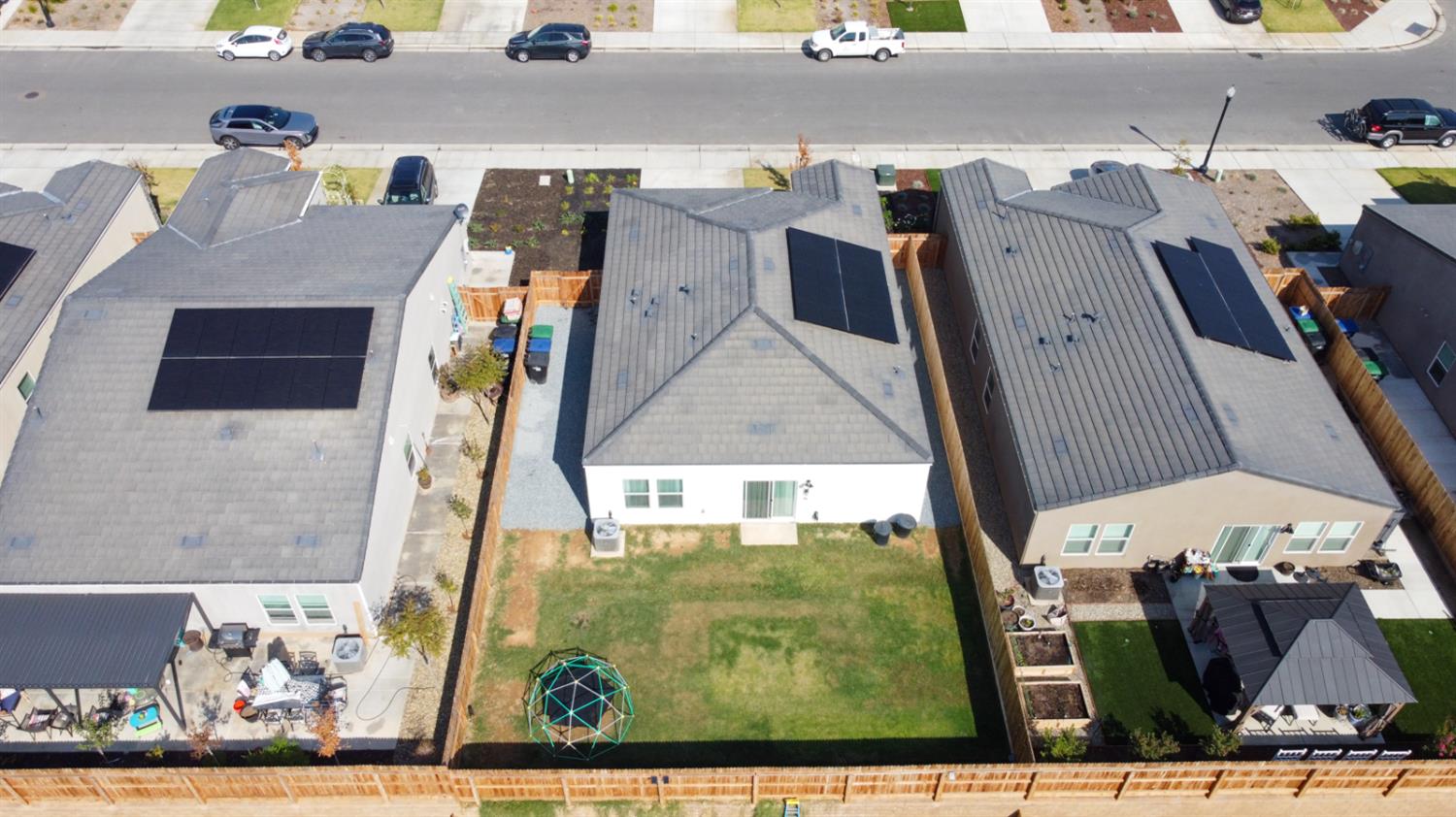 1020 Wayfarer Ln, Madera, CA 93636