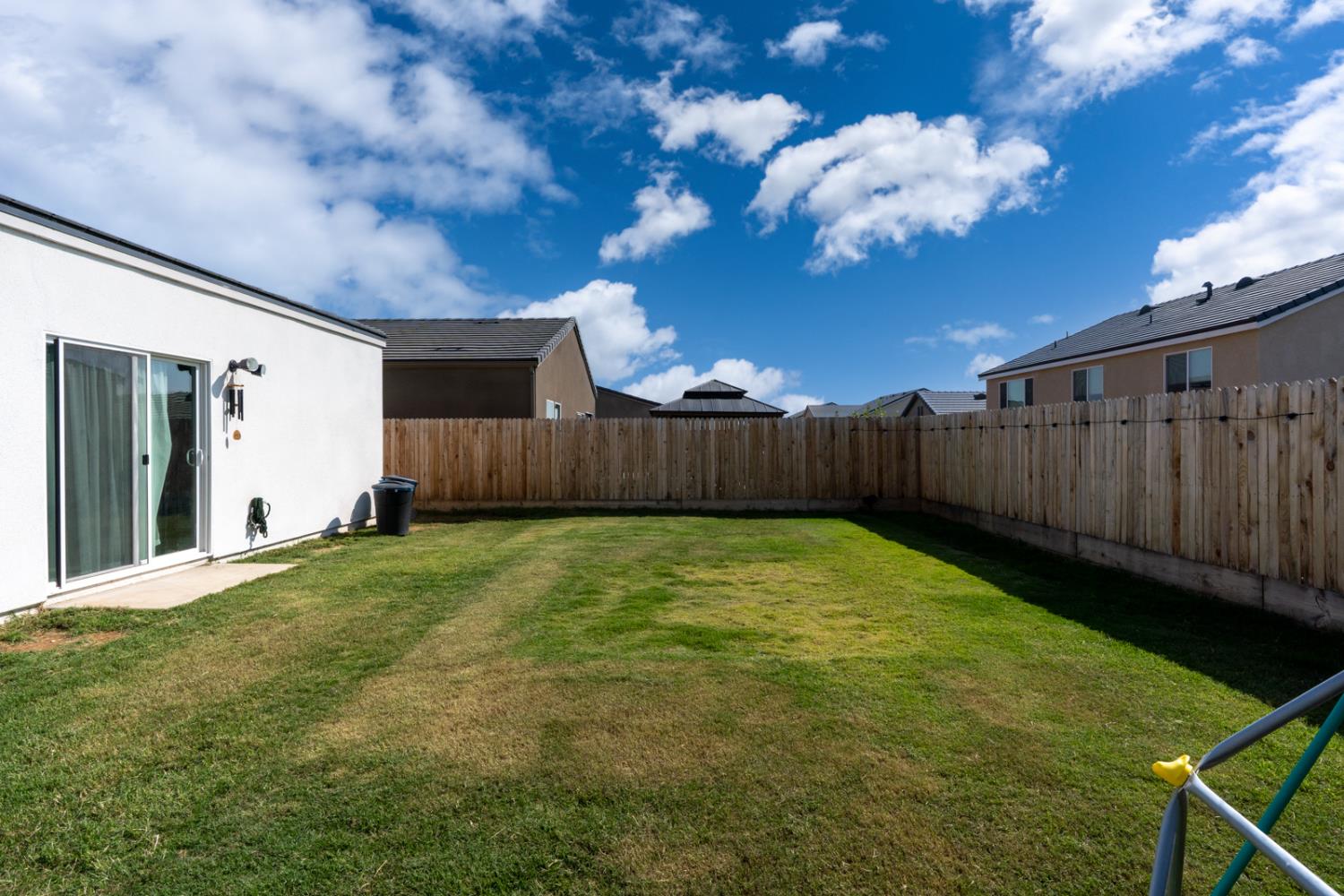 1020 Wayfarer Ln, Madera, CA 93636