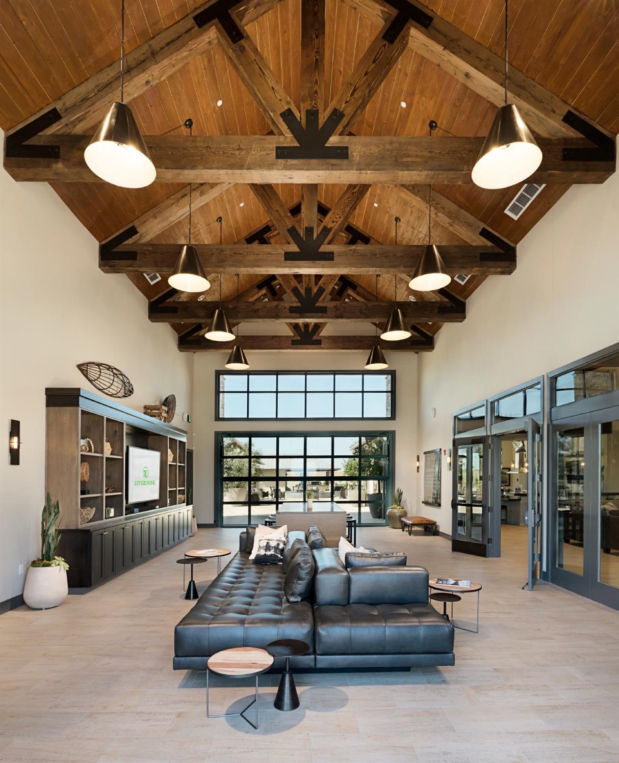 1020 Wayfarer Ln, Madera, CA 93636